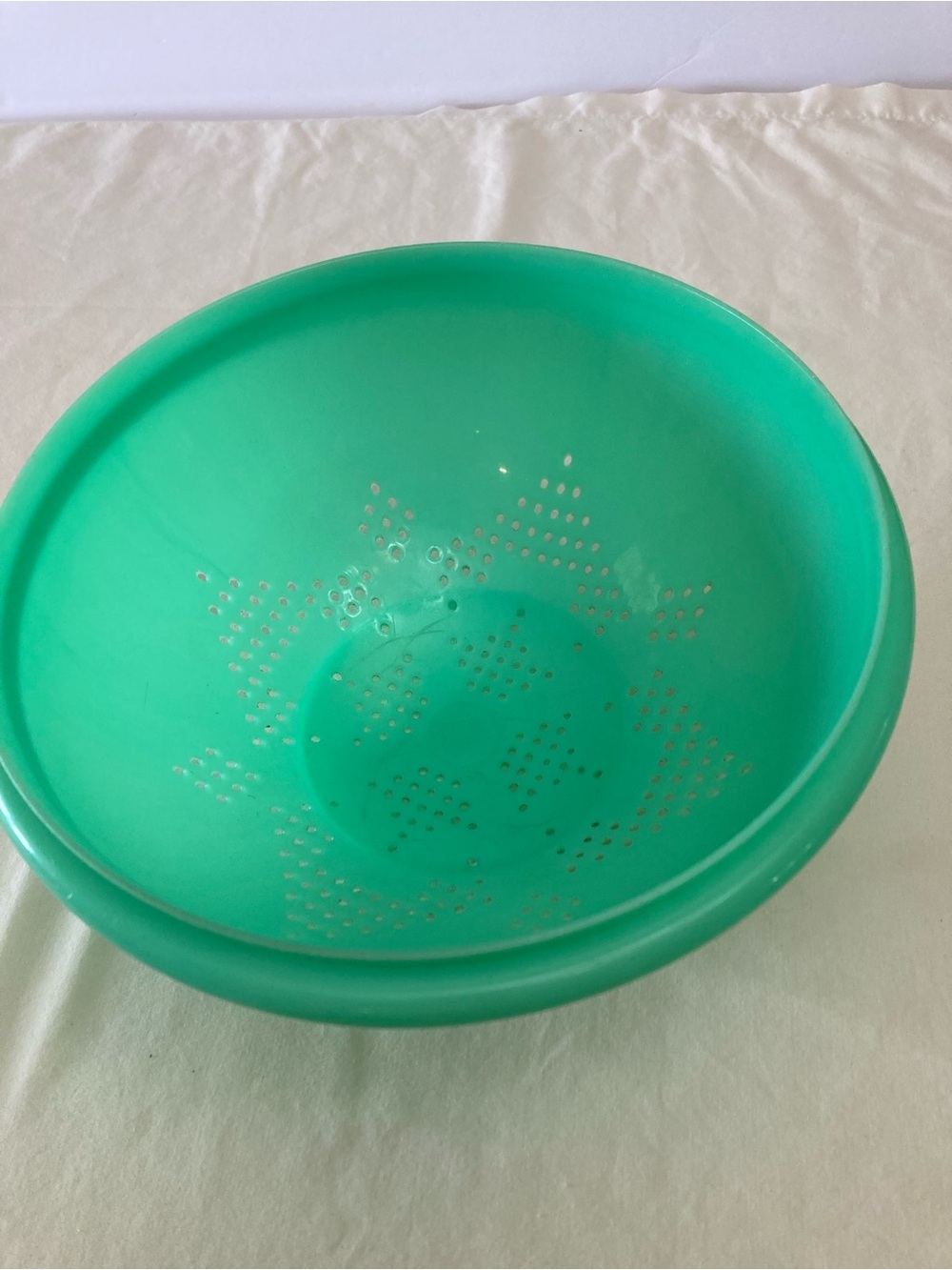 Tupperware Green Plastic Colander - Kitchen Strainer no lid